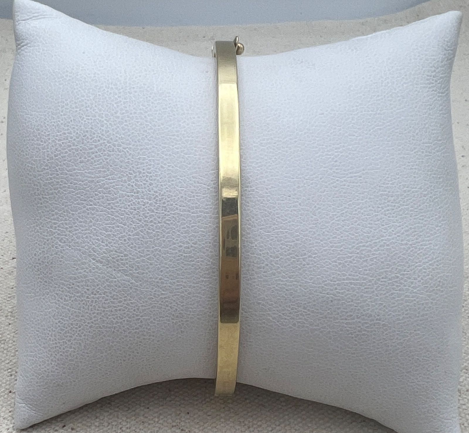 14K Yellow Gold Hinged Bangle Bracelet Classic Polished Design