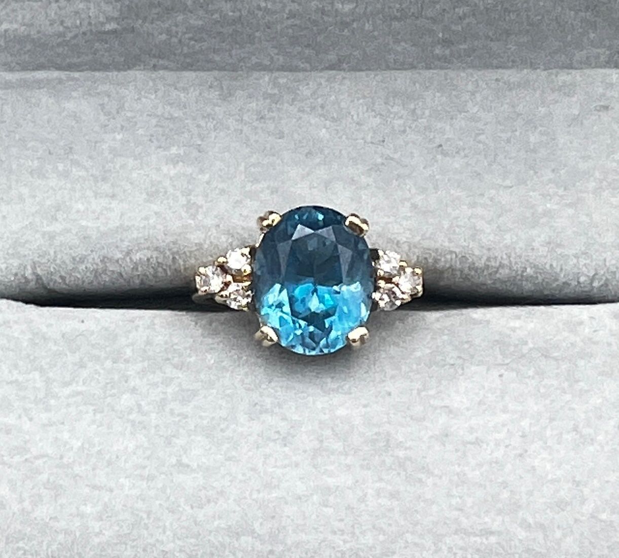 14K Gold Blue Topaz & Diamond Cocktail Ring. Sz 4.75