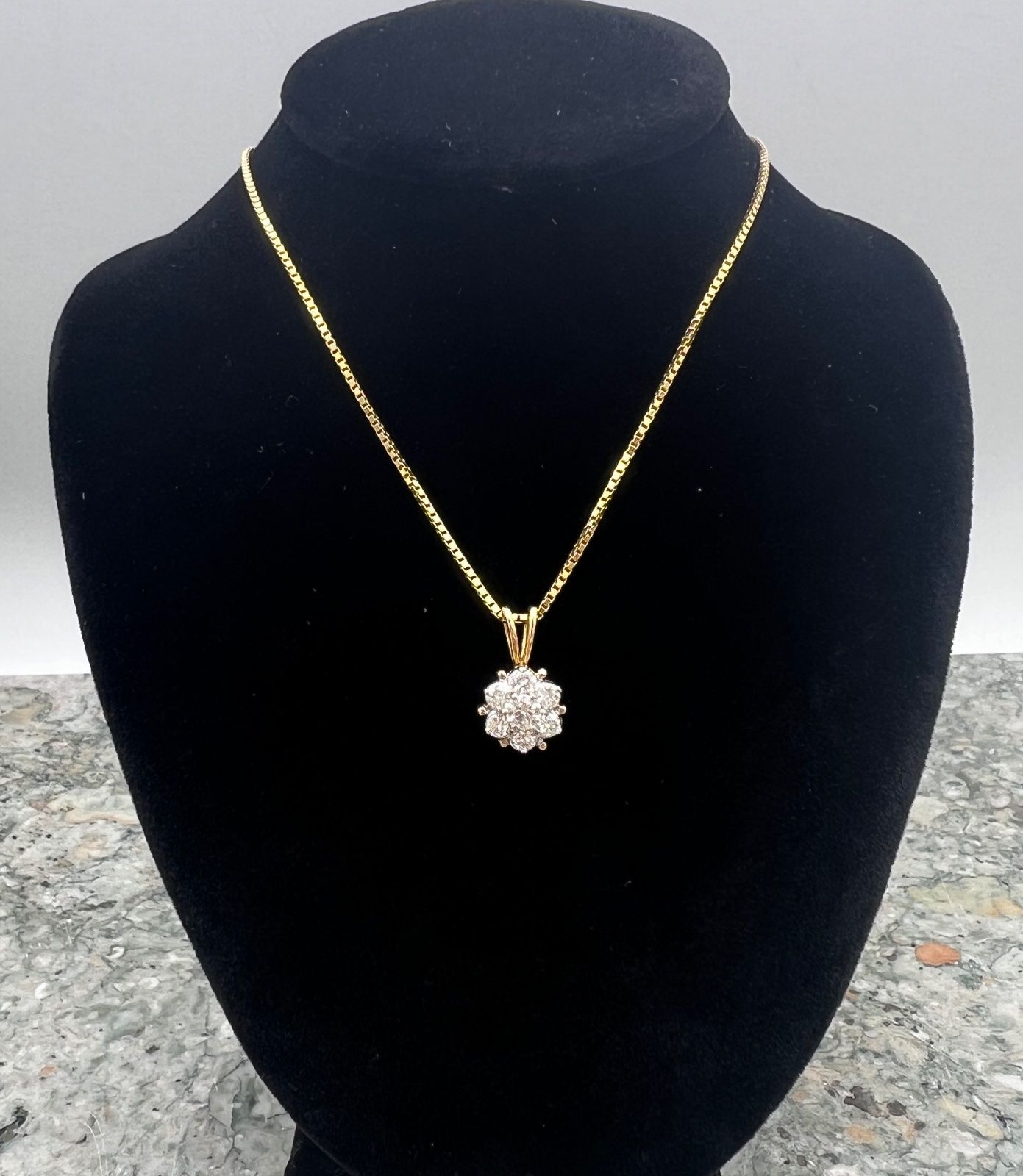 14K Gold Diamond Flower Cluster Pendant Necklace Box Chain