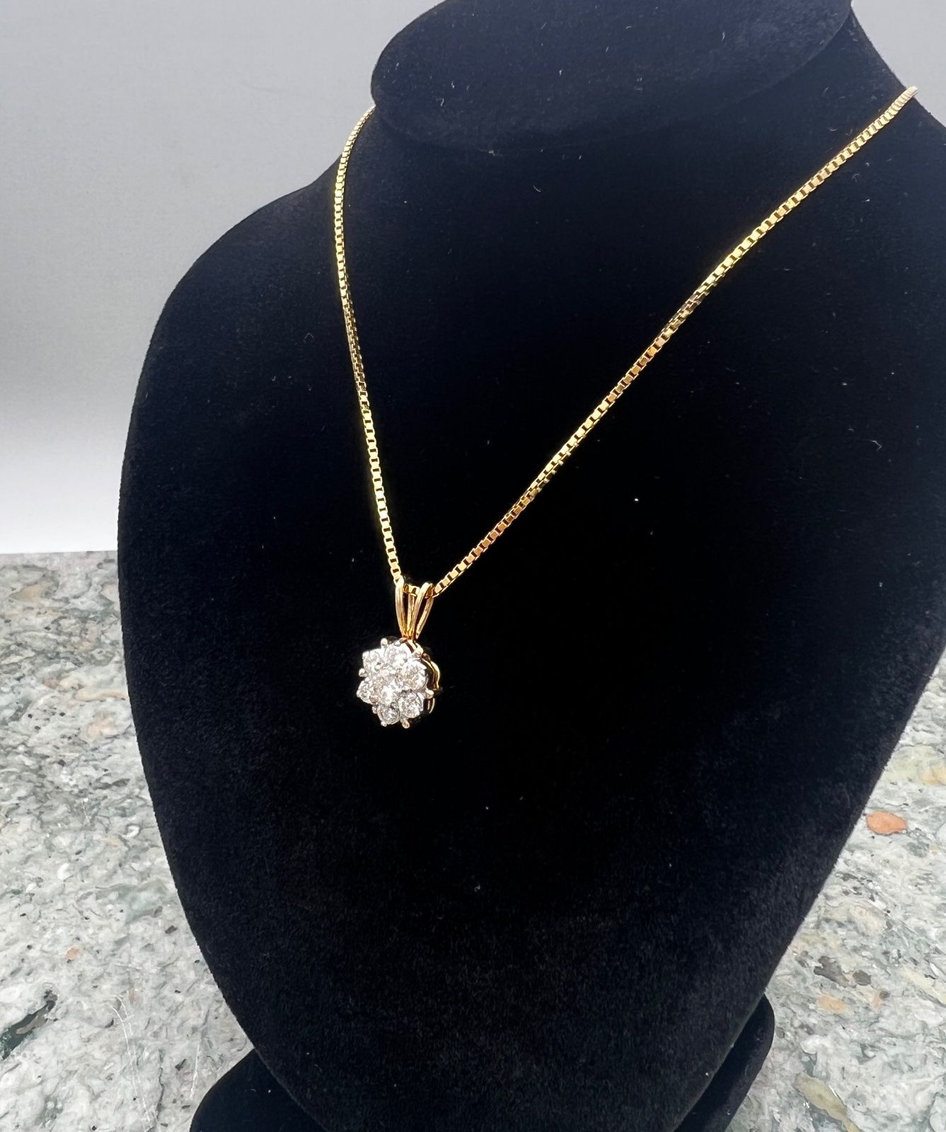 14K Gold Diamond Flower Cluster Pendant Necklace Box Chain 2