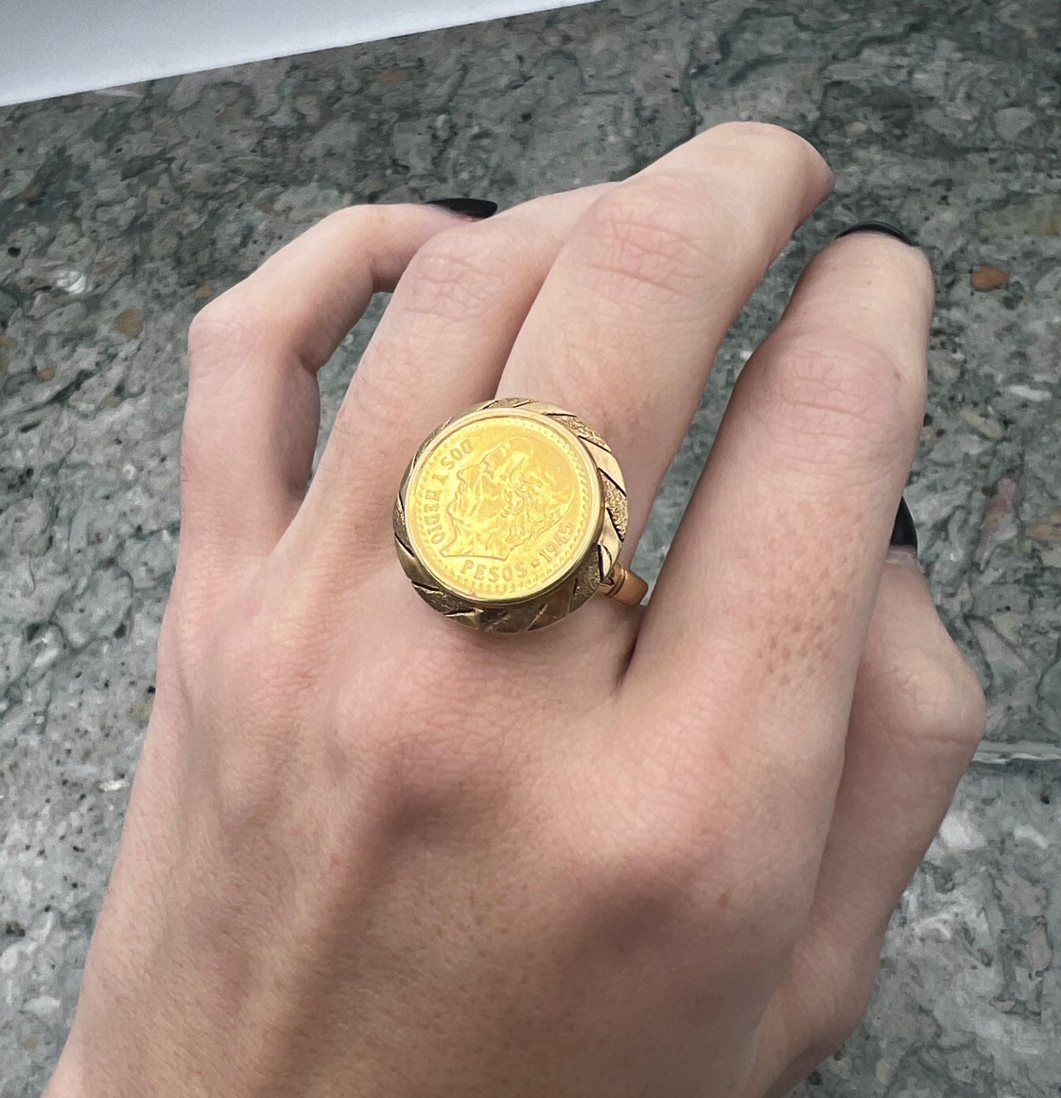 14K Gold Ring with 1945 Mexican 2.5 Pesos Gold Coin. Sz 8.25 4