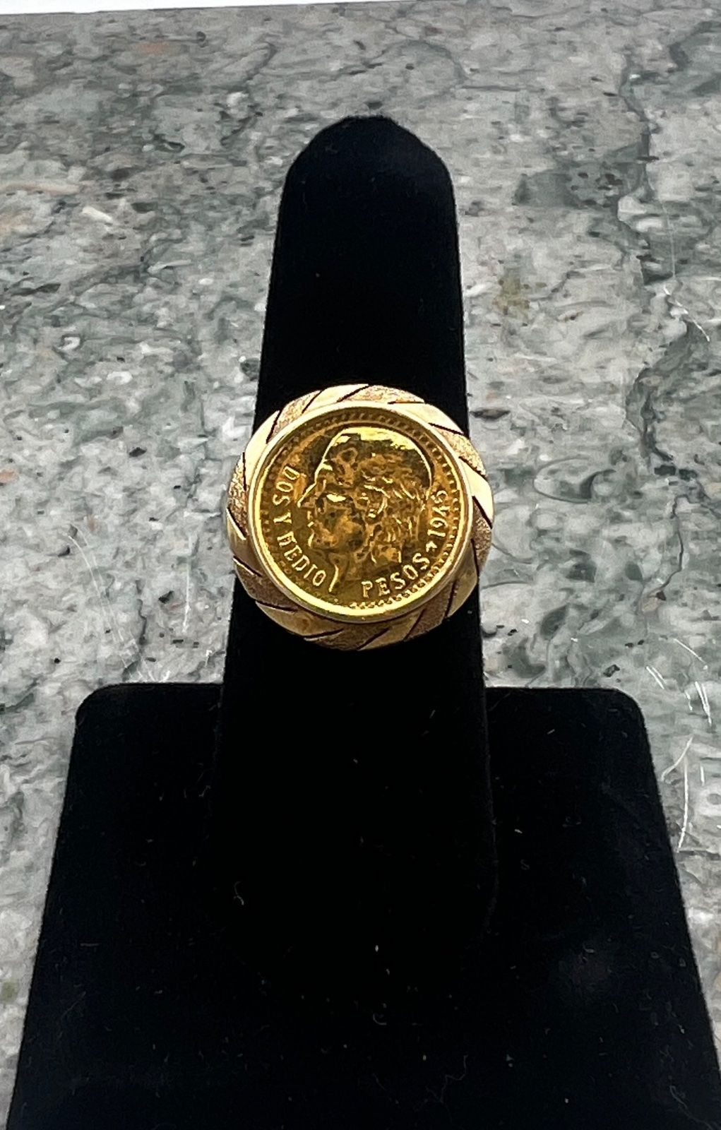 14K Gold Ring with 1945 Mexican 2.5 Pesos Gold Coin. Sz 8.25 2