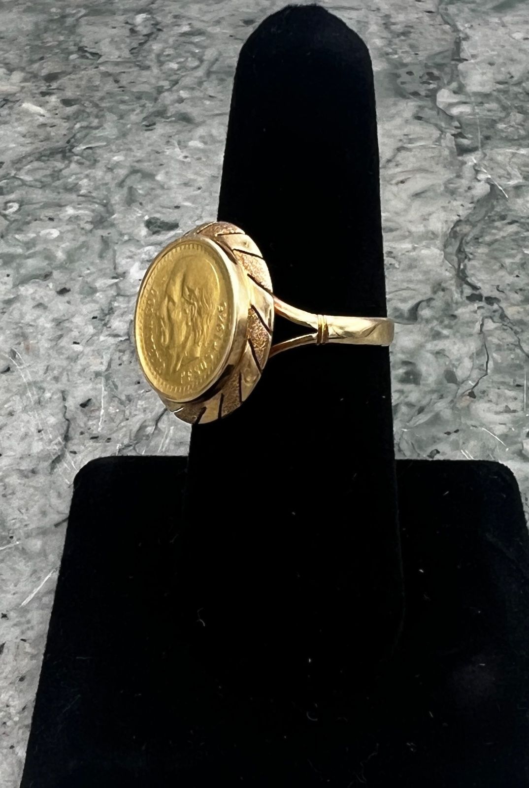 14K Gold Ring with 1945 Mexican 2.5 Pesos Gold Coin. Sz 8.25 3