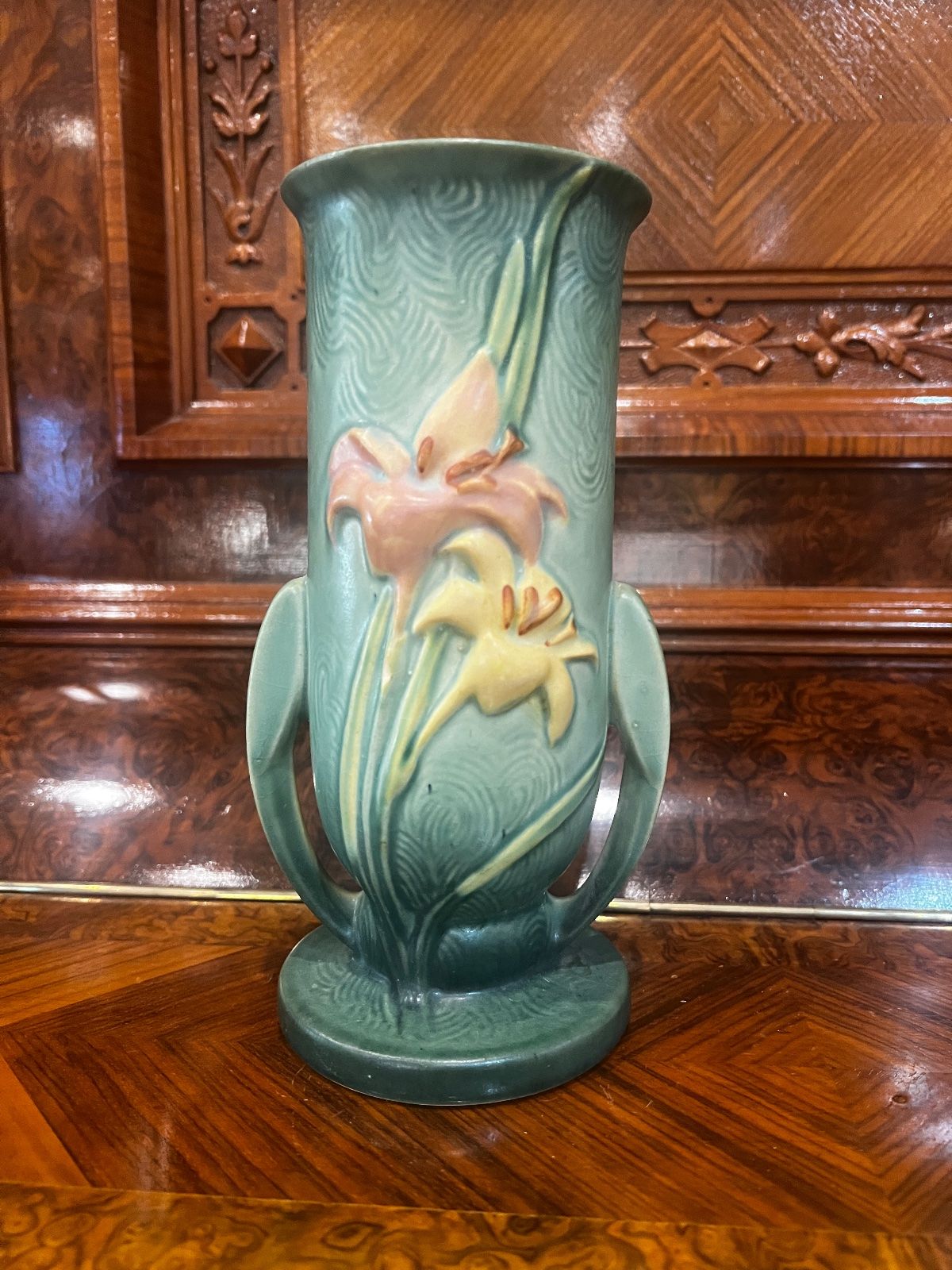 Vintage Roseville Pottery Green Freesia Double Handle Vase – 8.25" 3