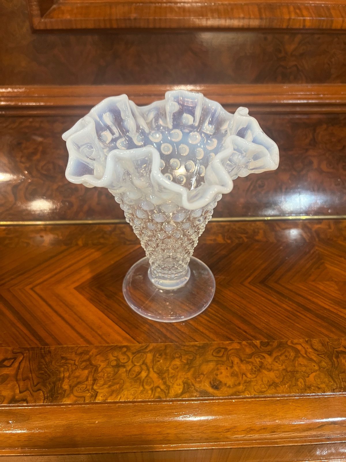 Vintage Fenton White Opalescent Hobnail Ruffled Vase – 5.75" 3