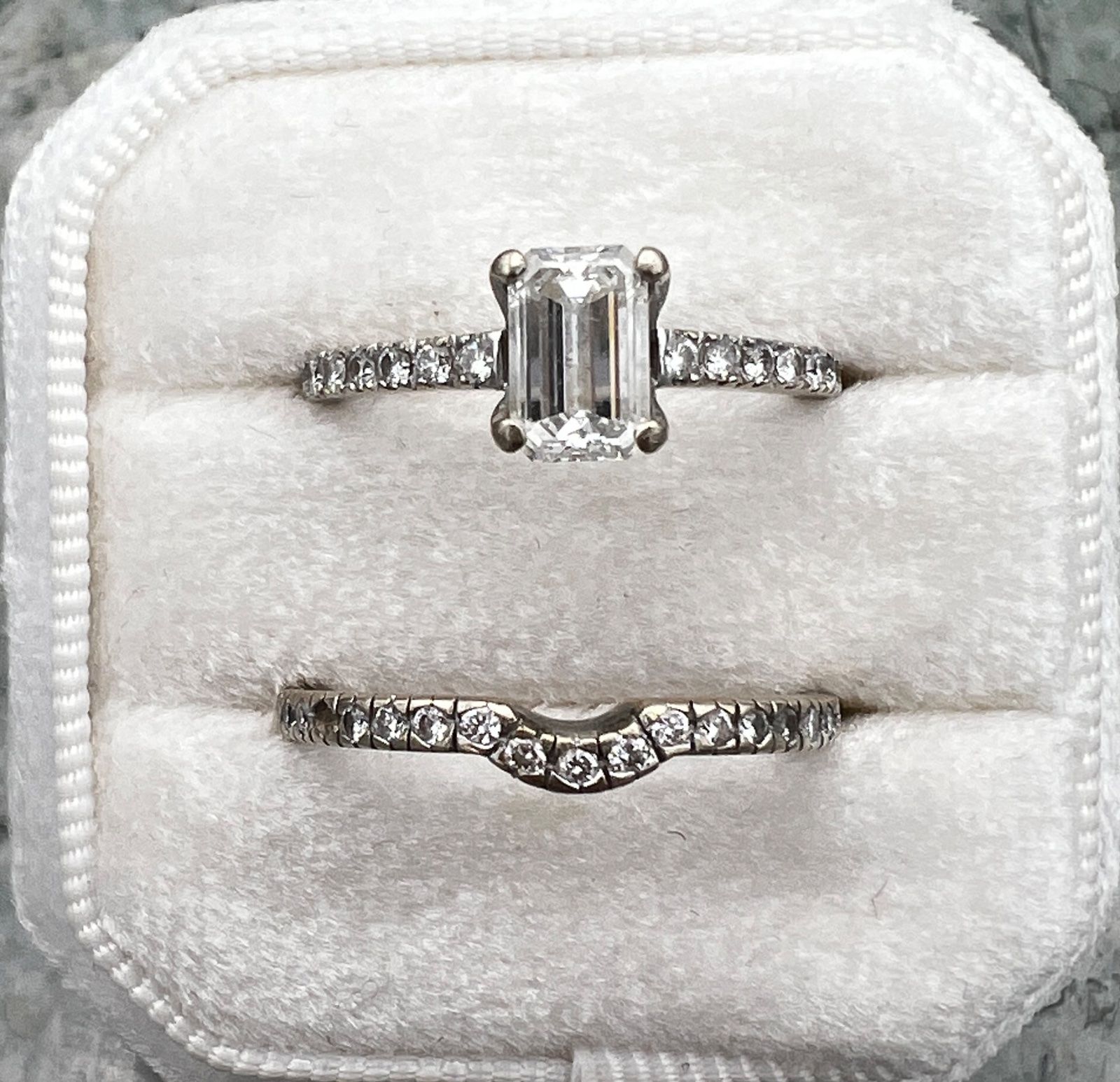 18K White Gold Emerald-Cut Diamond Wedding Ring Set 3