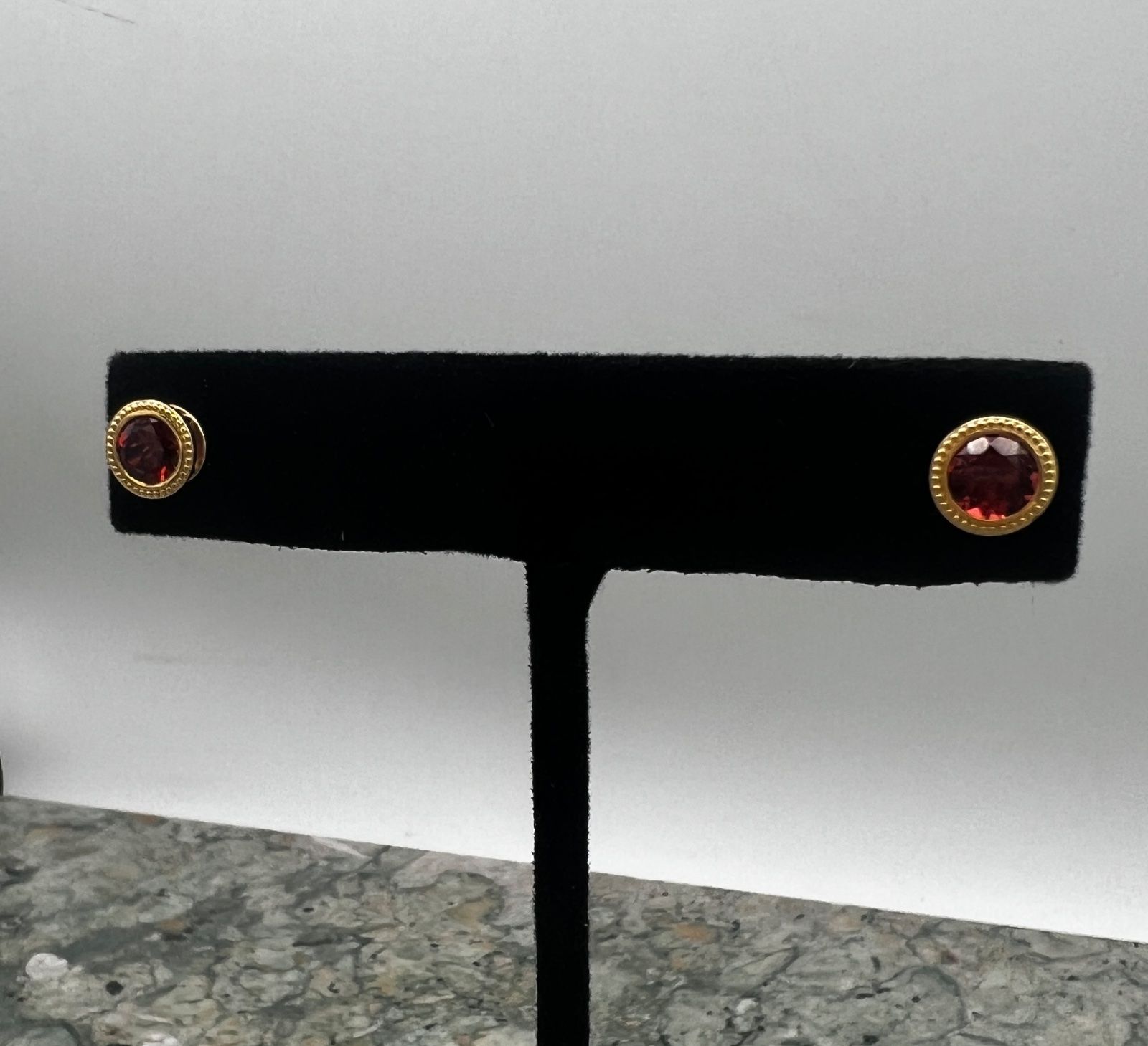 14K Yellow Gold Round Garnet Rope-Edge Stud Earrings 3