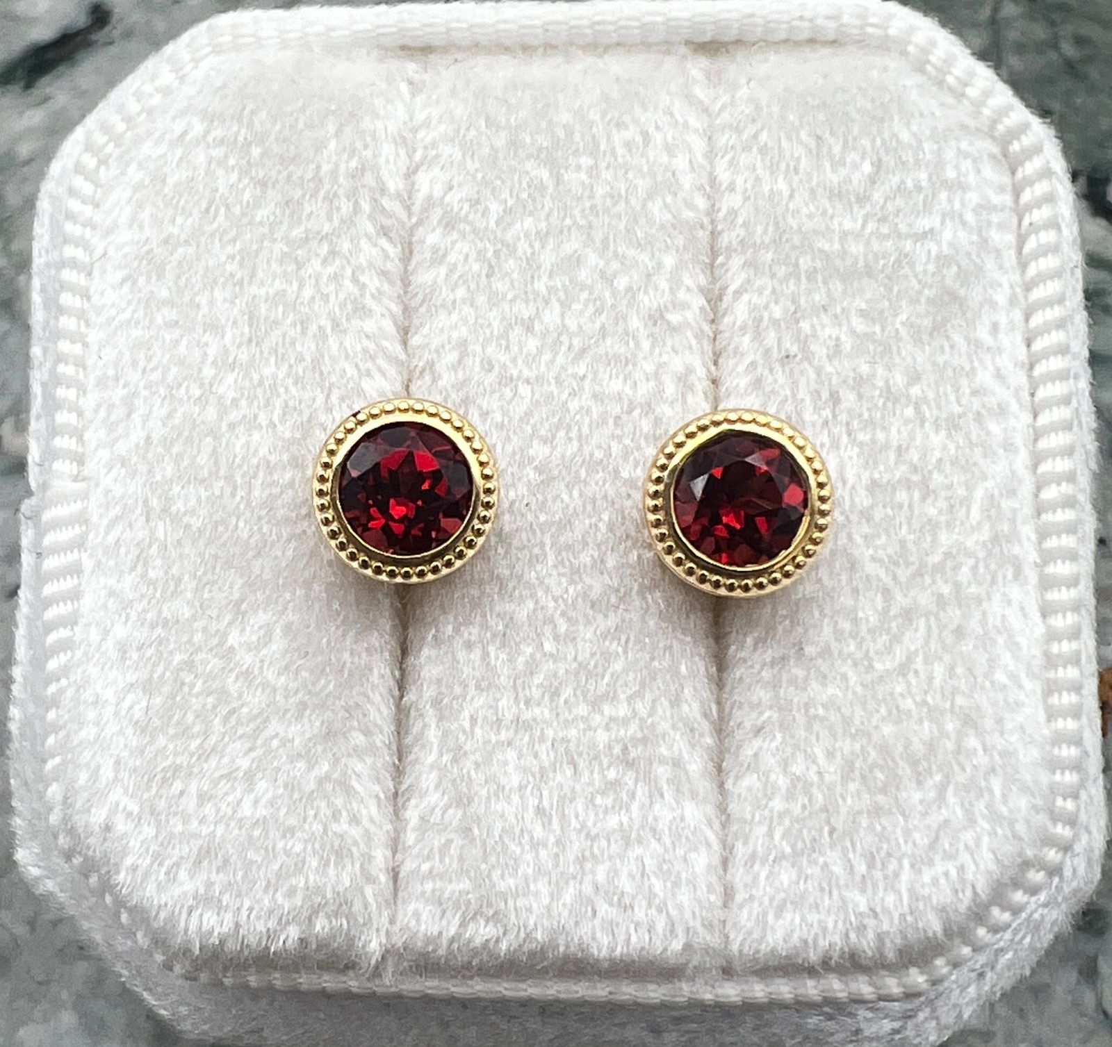14K Yellow Gold Round Garnet Rope-Edge Stud Earrings