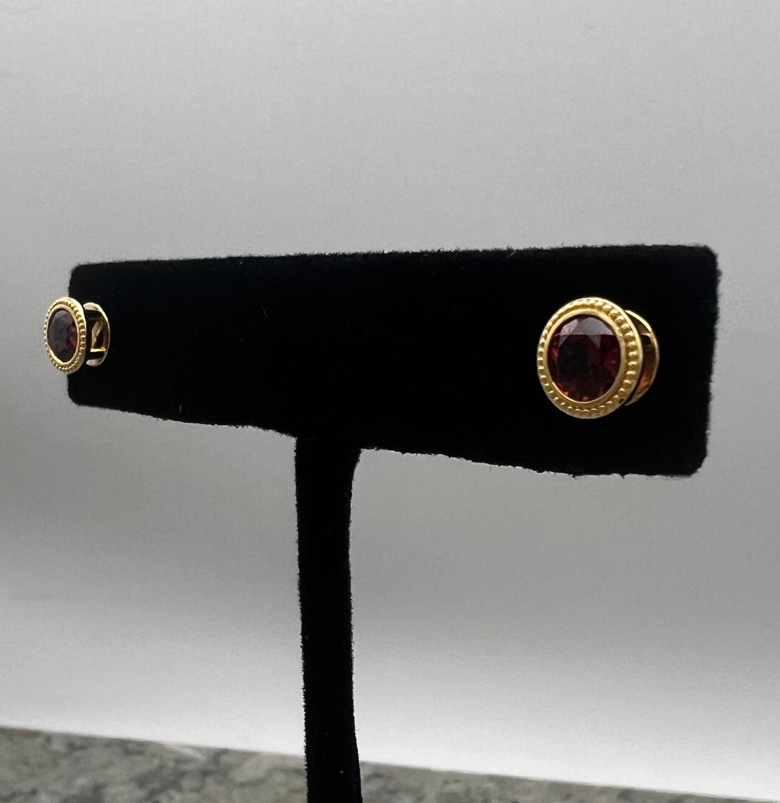 14K Yellow Gold Round Garnet Rope-Edge Stud Earrings 4