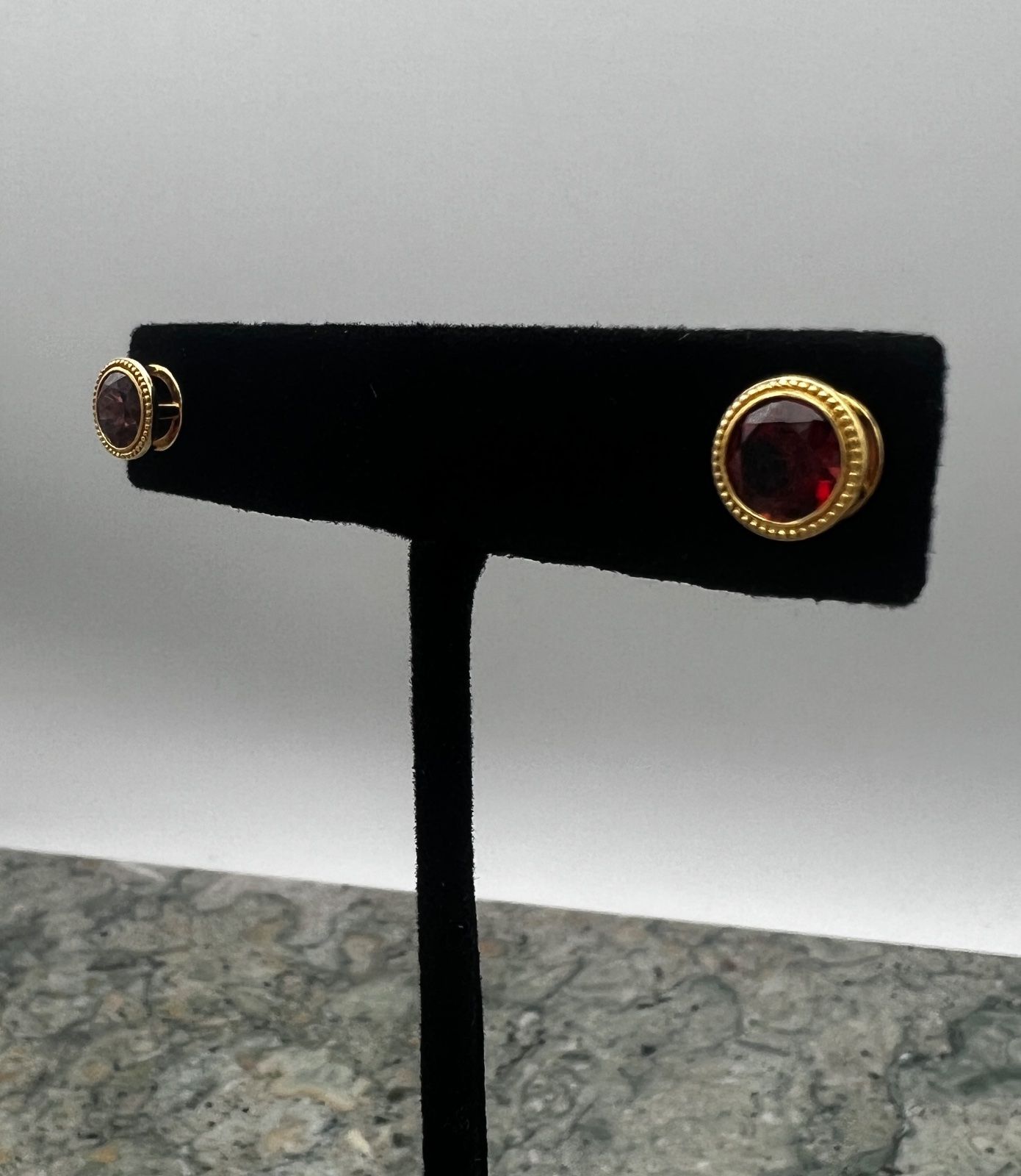 14K Yellow Gold Round Garnet Beaded Border Stud Earrings 4