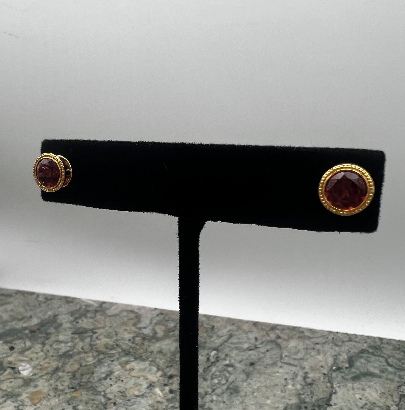 14K Yellow Gold Round Garnet Beaded Border Stud Earrings 3