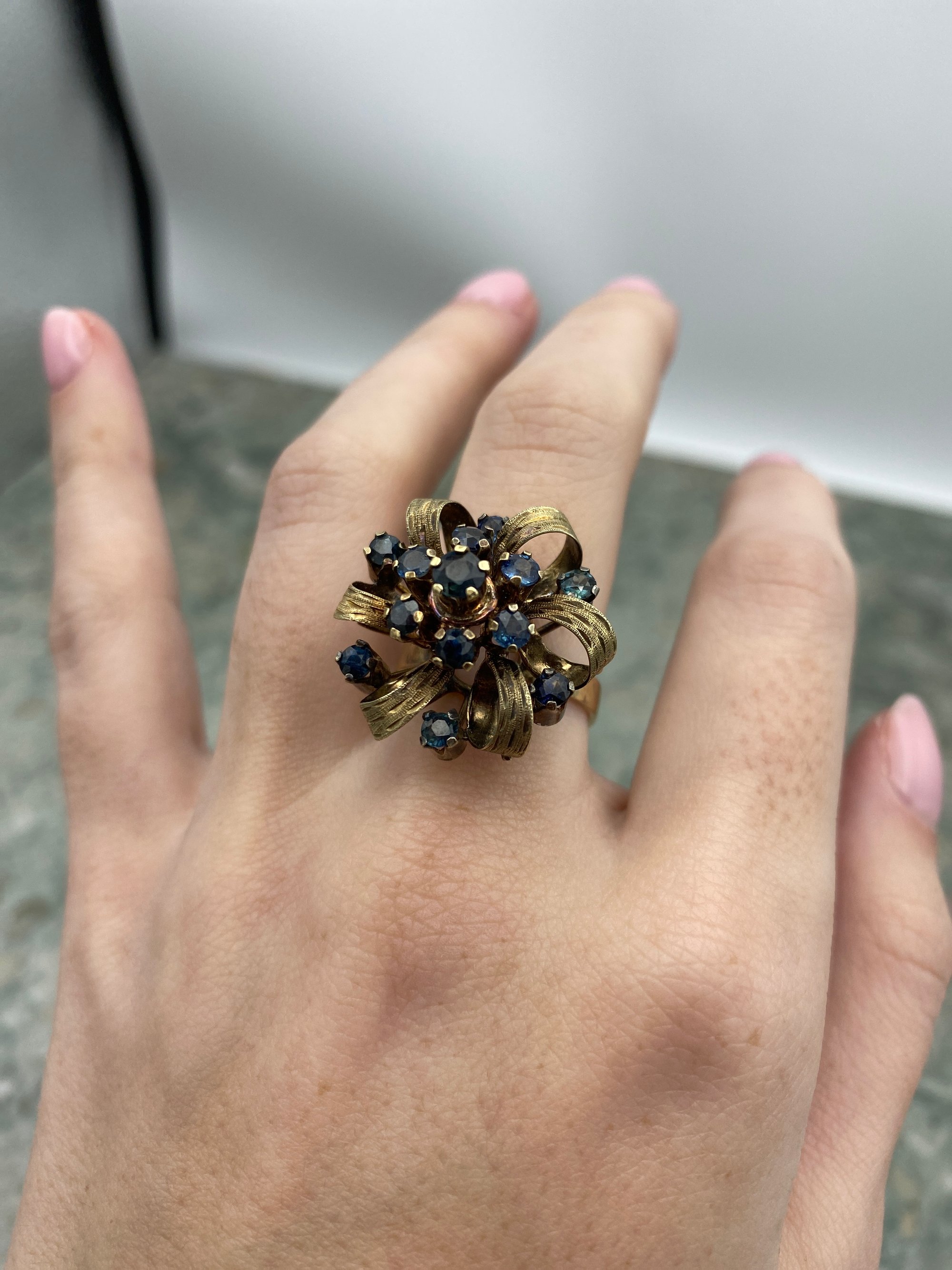 Breathtaking 10k Gold Natural Blue Sapphire Ribbon Flower Ring c.1950s 8