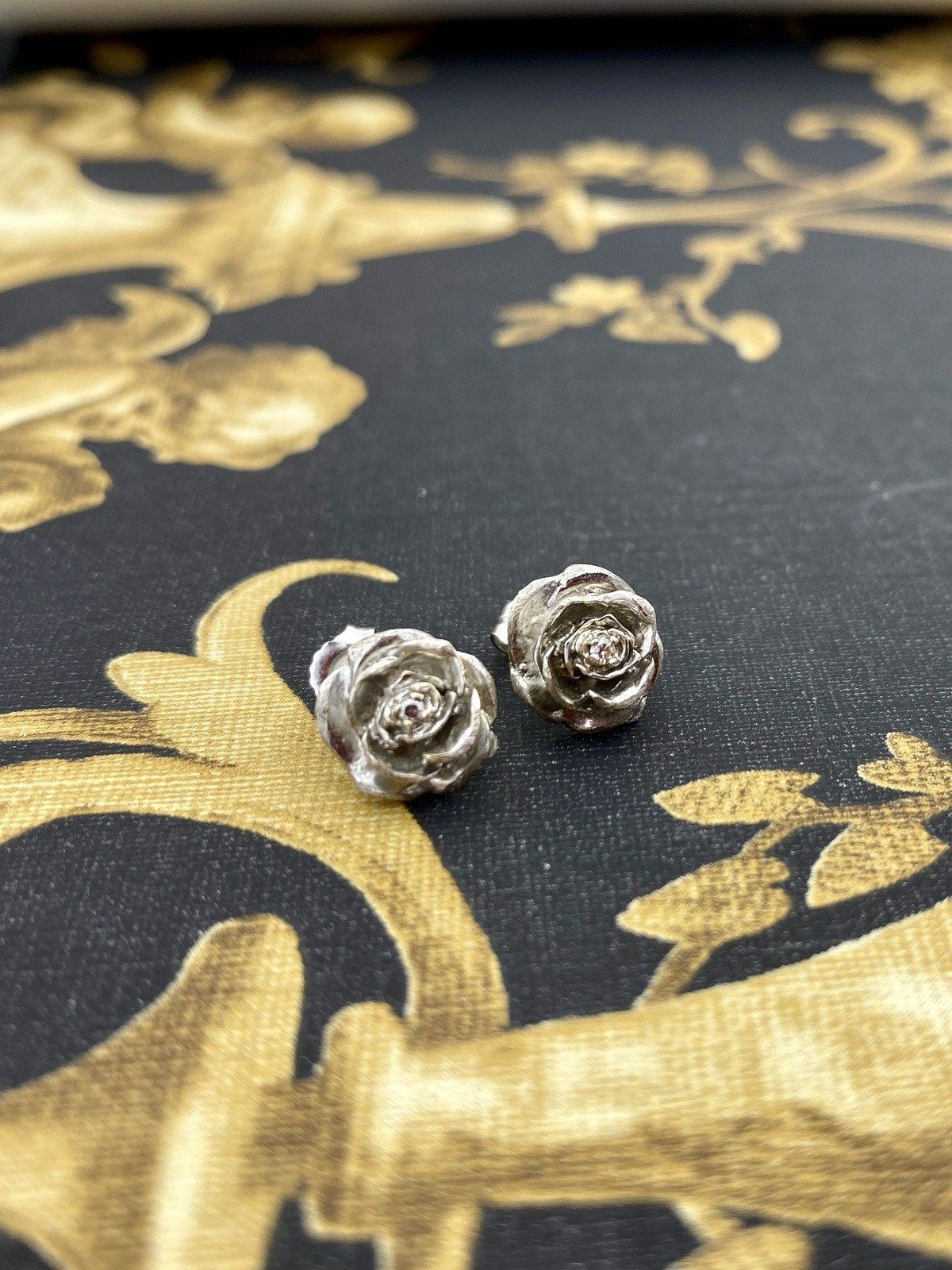 Vintage c.1940s 14k White Gold Rosette Stud Earrings w Diamond Accented Center 11