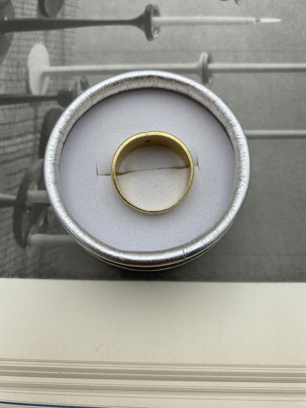 Vintage 14k Gold Tapered Bombe Ring w Art Deco Diamond Burst Center Detail 6