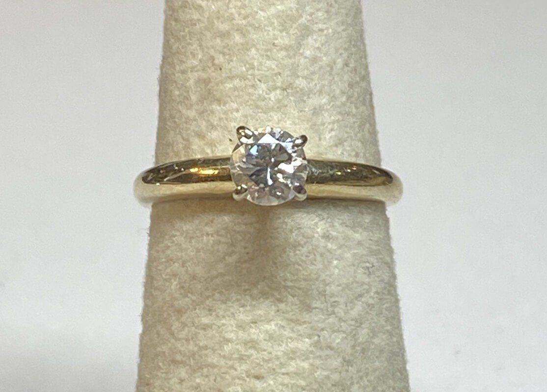 Ladies 14k Gold .25 Carat Solitaire Diamond Ring Size 4 1/4