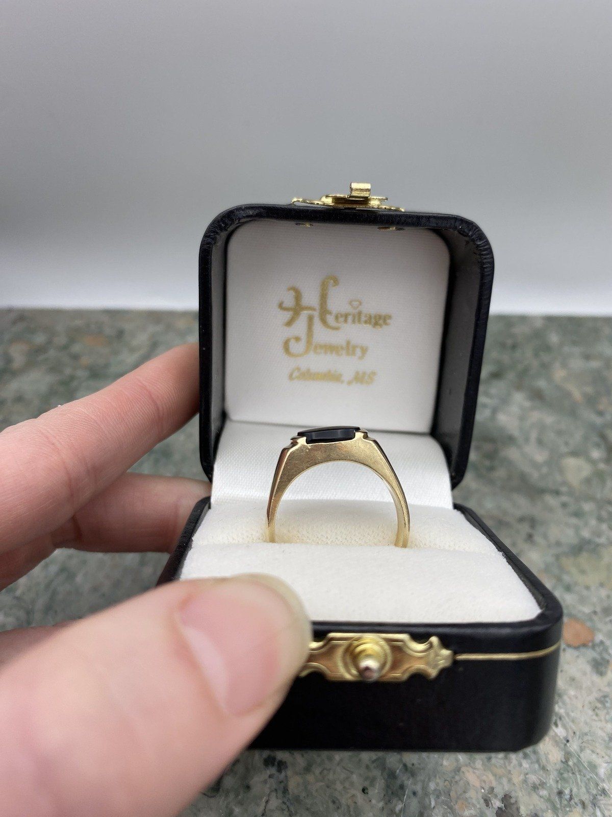 Gents Vintage 14k Gold Flush Set Minimalistic Onyx Ring 4