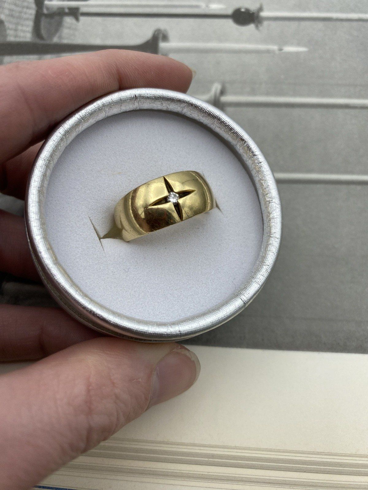 Vintage 14k Gold Tapered Bombe Ring w Art Deco Diamond Burst Center Detail 7