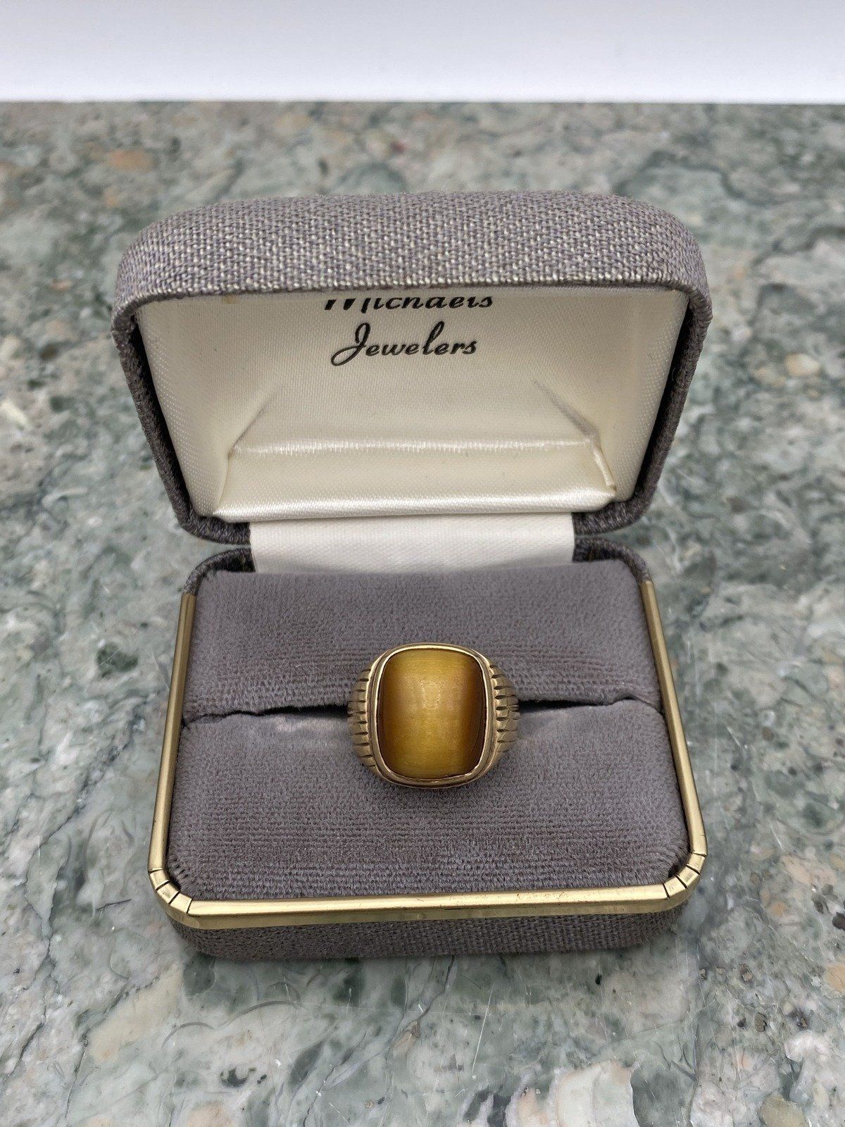 Men's Antique 10k Gold Tiger's Eye Bezel Set Signet Pinky Ring w Carved Shoulders 4