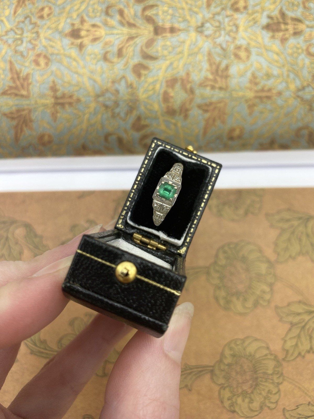 18k White Gold Antique Art Deco Emerald Diamond Ring 2