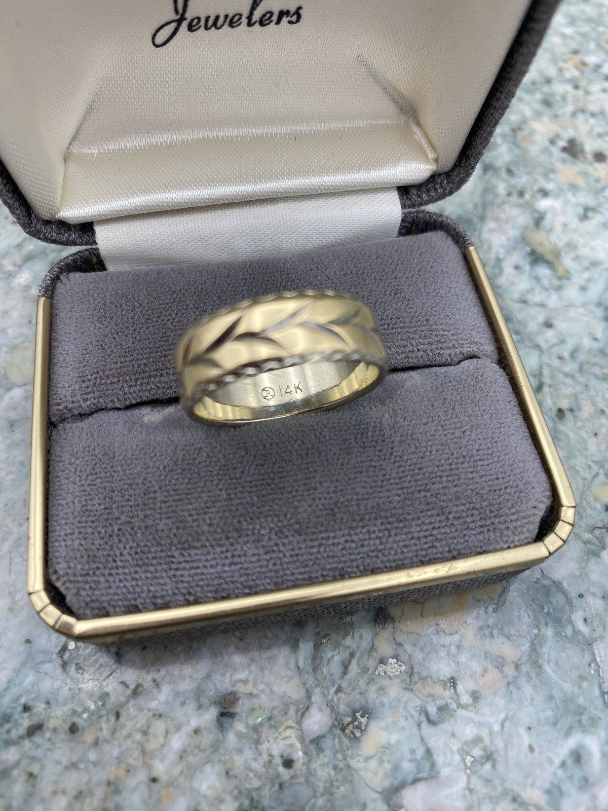 Men's Vintage 14k Dual Goal Wreath Carved Ring Band w Crosshatched Textured Edge 2