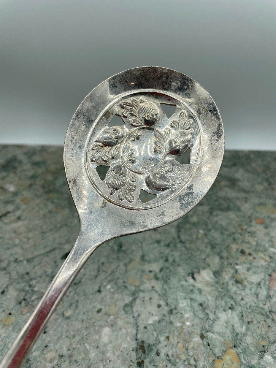 Shefield England Silver Plated Serving Spoon w Pierced Acorn Design Center 2