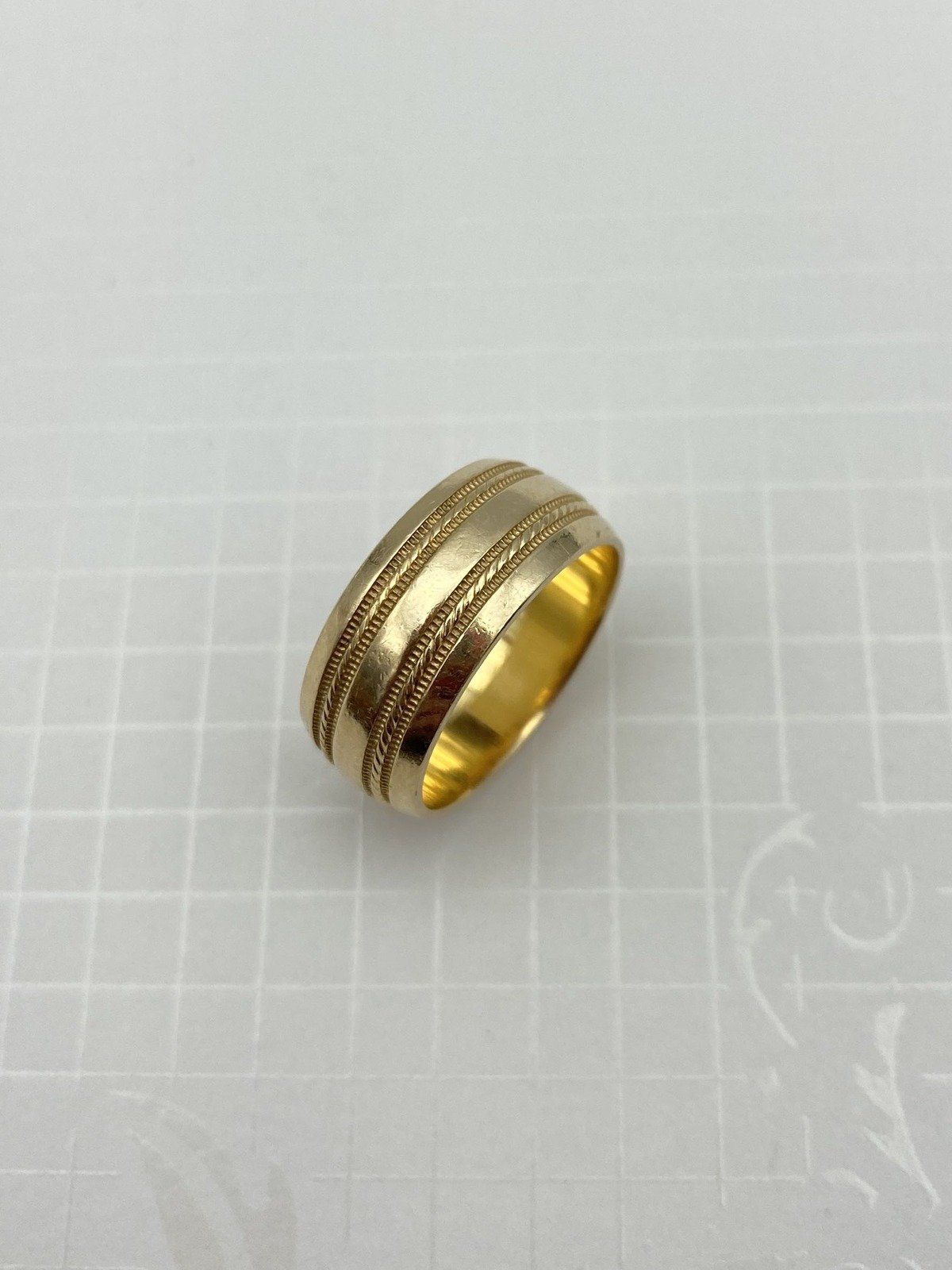 Vintage 14k Gold Hefty 9mm Cigar Ring Band w Fluted + Cable Striping Detail 3