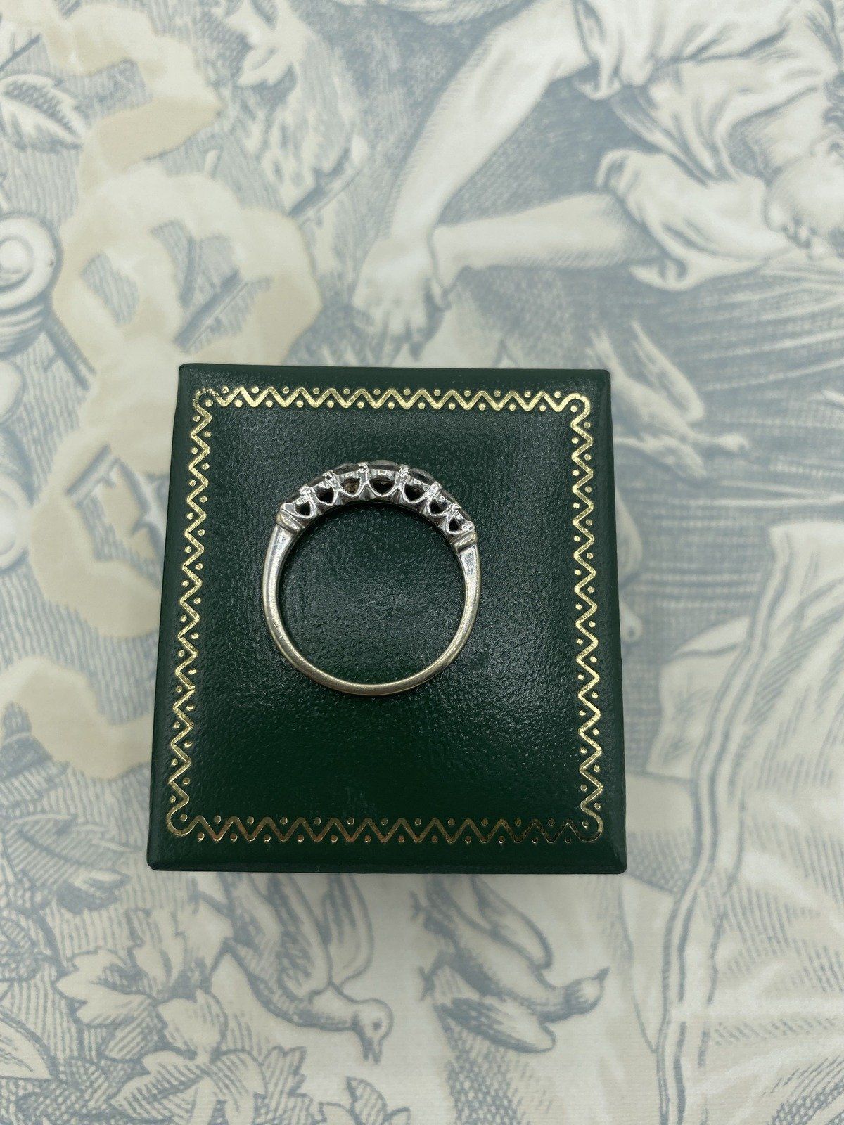 14k White Gold Floating Gradient Diamond Ring Band 3