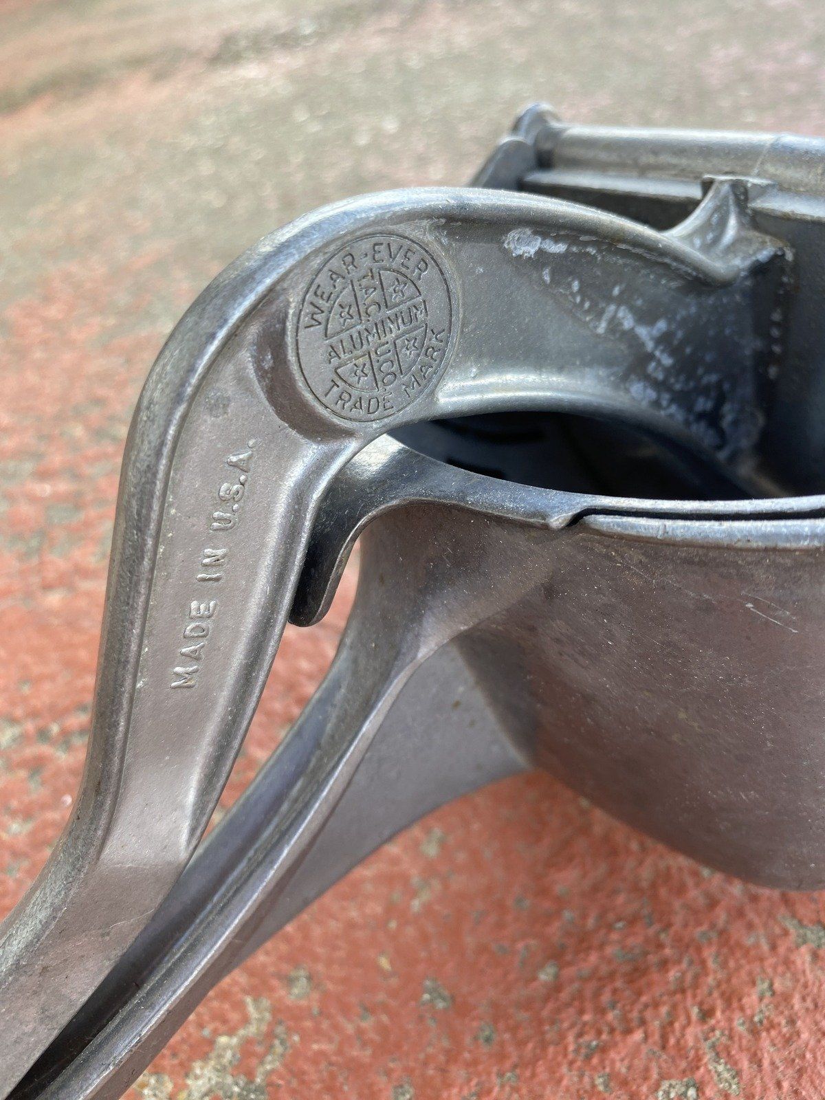 Vintage USA Made Aluminum Citrus Juicer 4