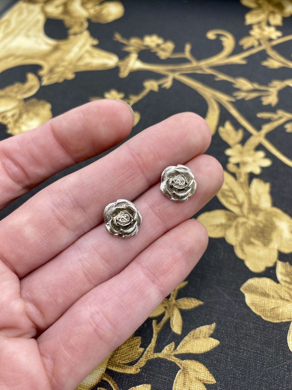 Vintage c.1940s 14k White Gold Rosette Stud Earrings w Diamond Accented Center 18