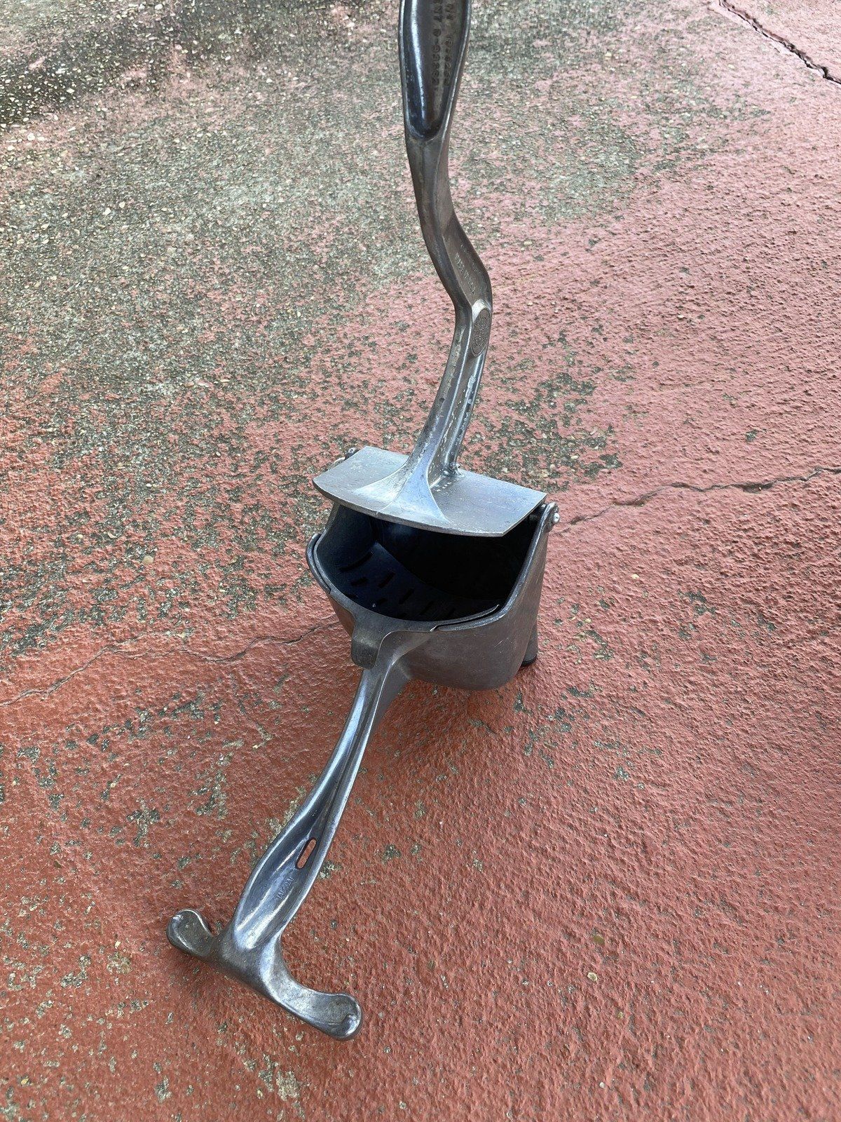 Vintage USA Made Aluminum Citrus Juicer 6