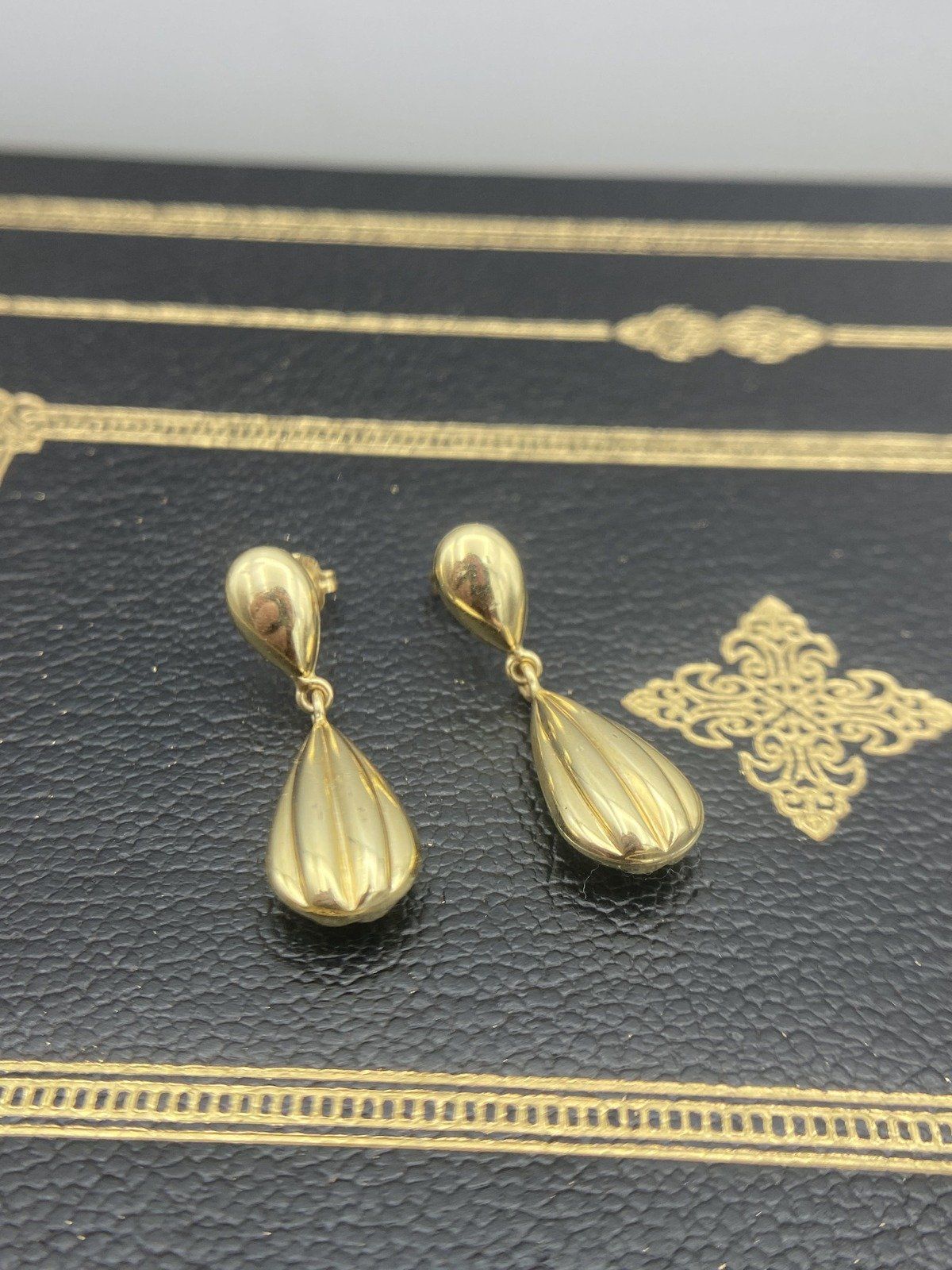 Vintage Mid Century c.1960s 14k Gold Fluted Tear Drop Earrings 2