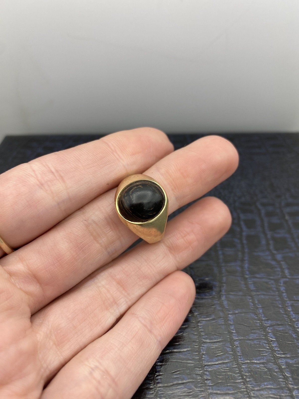Men's Vintage 14k Gold Black Horn Coral Cabochon Ring 4
