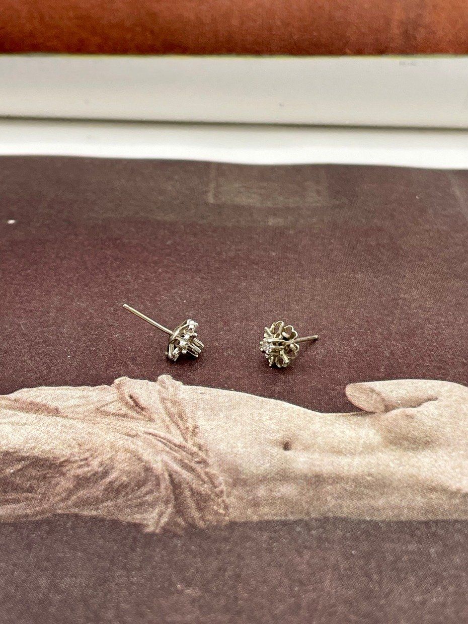 Antique Edwardian c.1910s 14k White Gold Daisy Set Diamond Stud Earrings 3