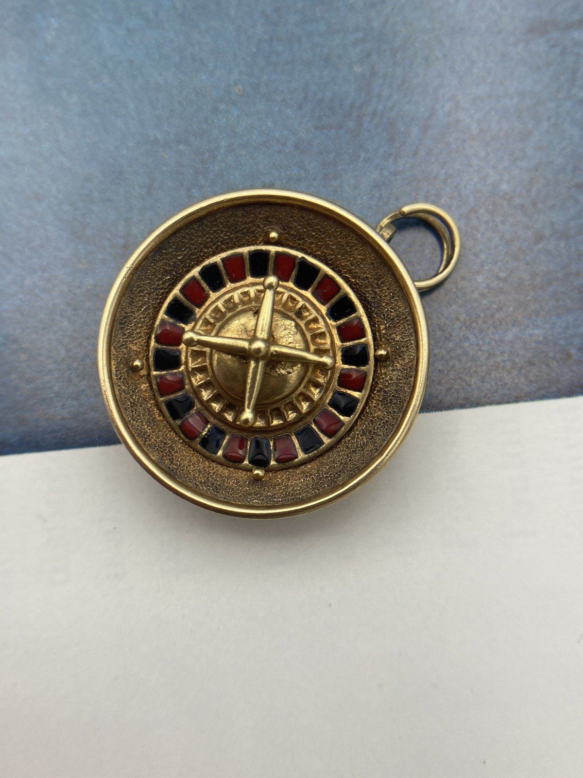 Cool Kinetic 18k Gold Vintage Mid Century c.1950s Roulette Wheel Casino Charm w Enamel Details + Green & Blue Chalcedony Posterior 7