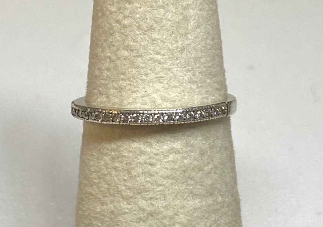 Sterling Ban with 25 Brilliant Cut Diamonds Size 5 1/2