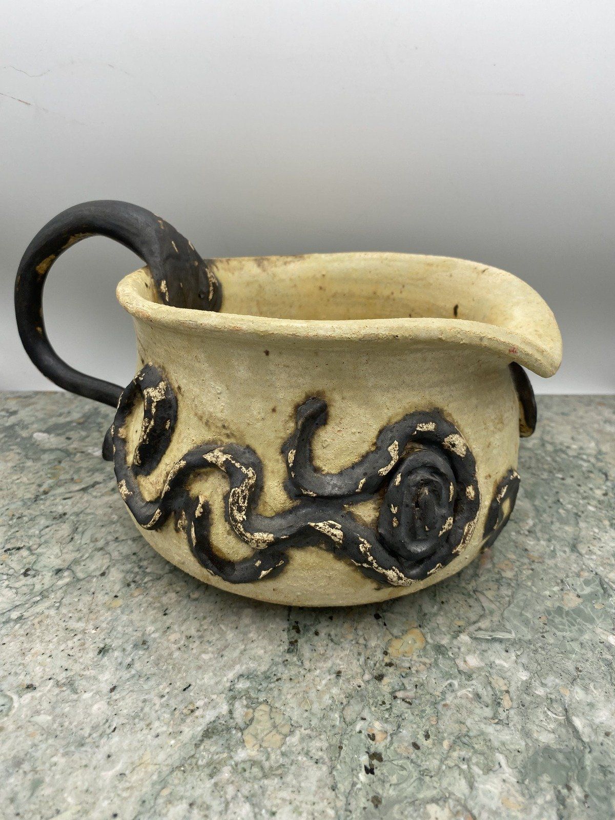 Large Ceramic Pottery Spiraling Line Chamber Pot Unsigned 4