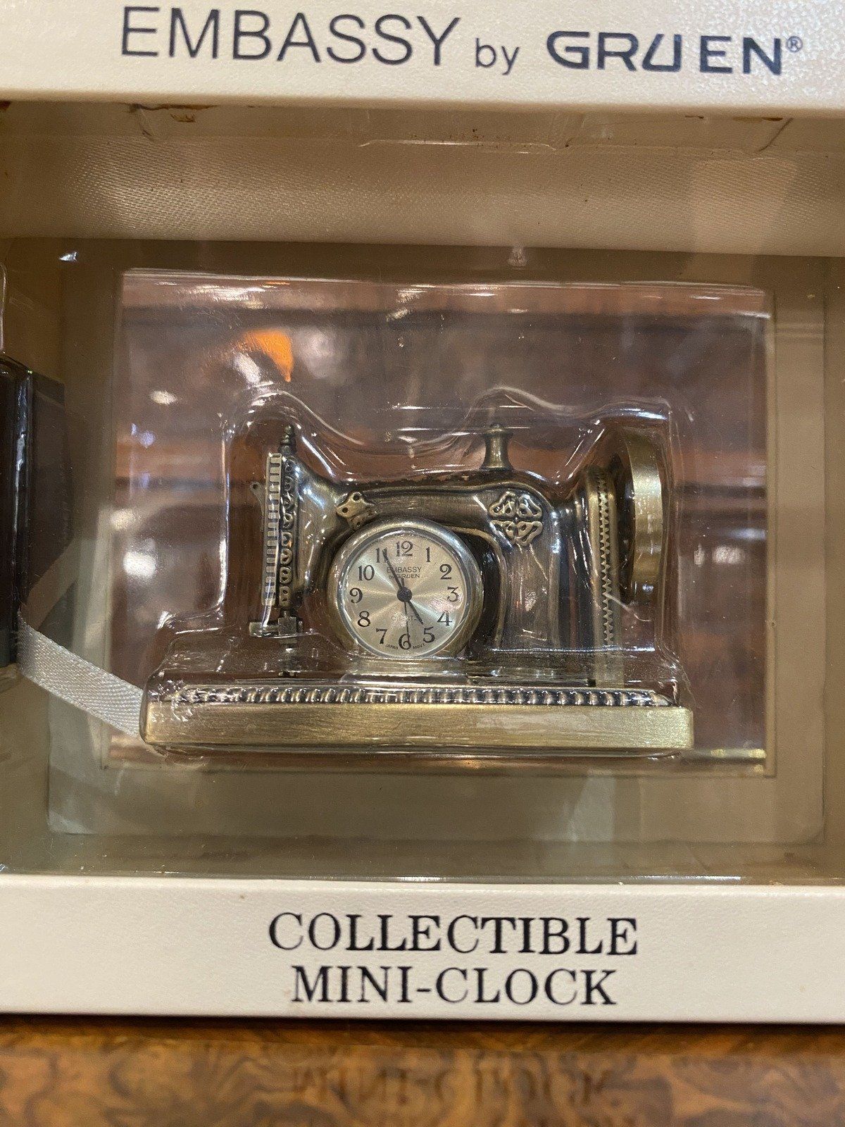 Mini Collectible Embassy Gruen Singer Sewing Machine Desk Clock 7