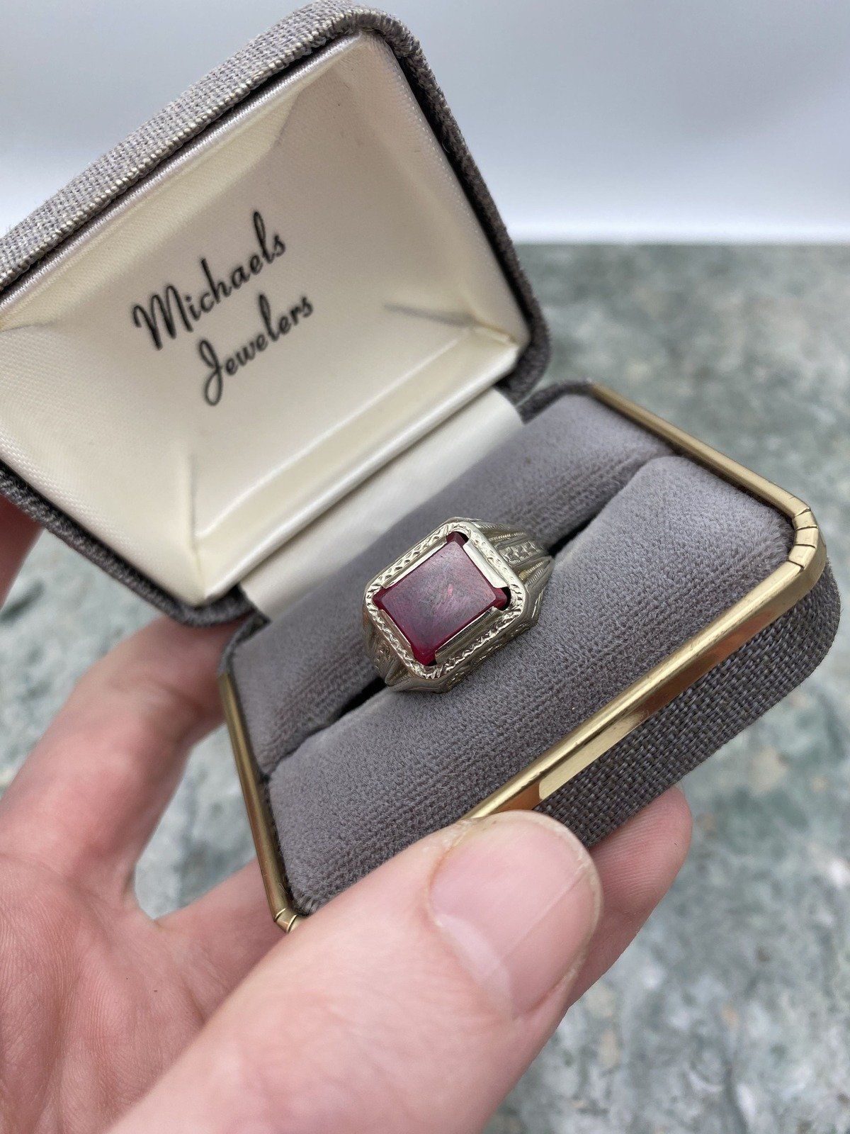 Vintage 14k White Gold Art Deco Wreath + Wheat Ruby Glass Men's Bezel Set Ring 9