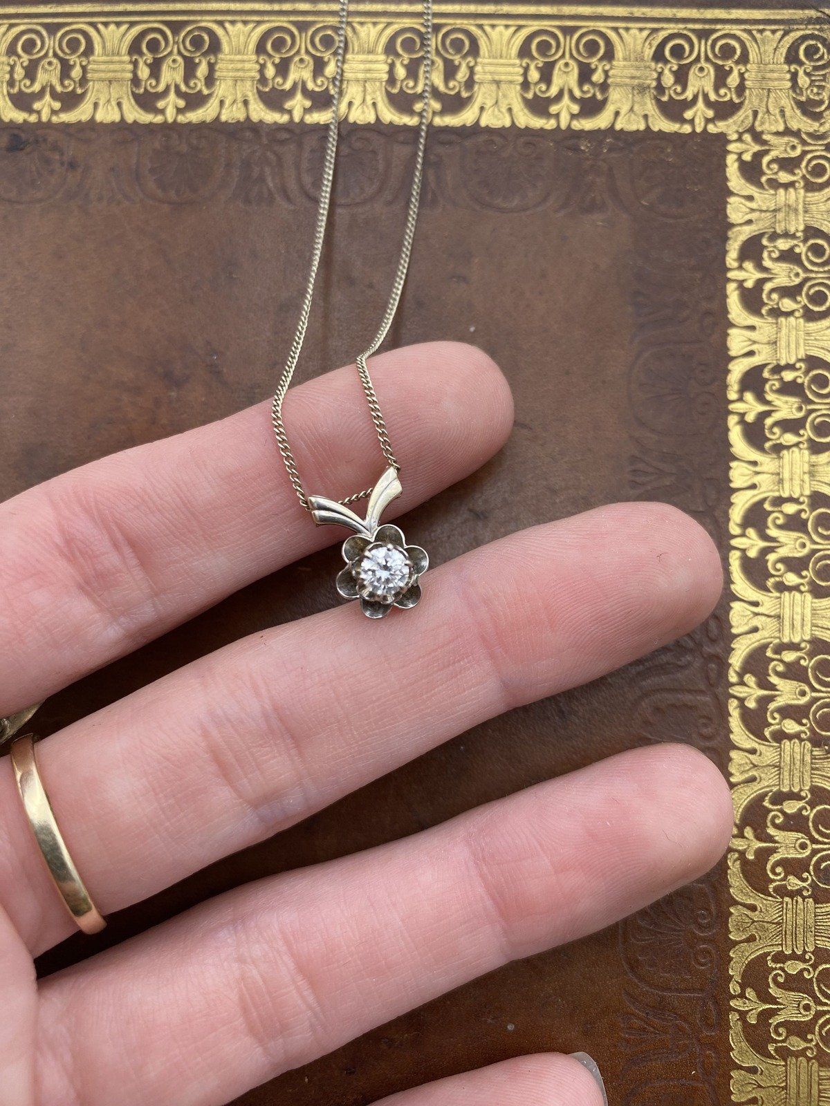 Antique 14k White Gold .25ct Diamond Buttercup 18 Necklace 6