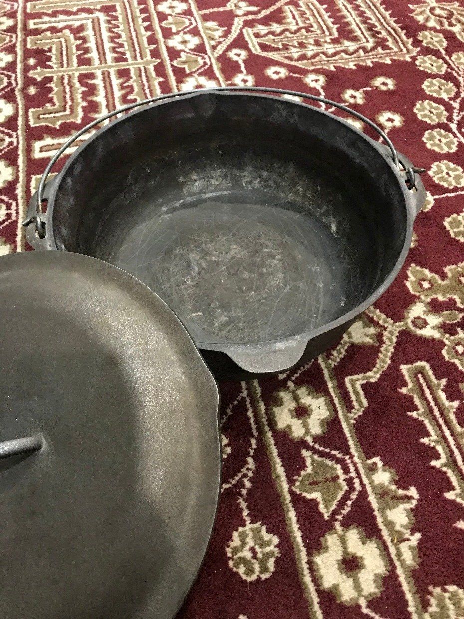 Cast Iron Pot with Lid 2