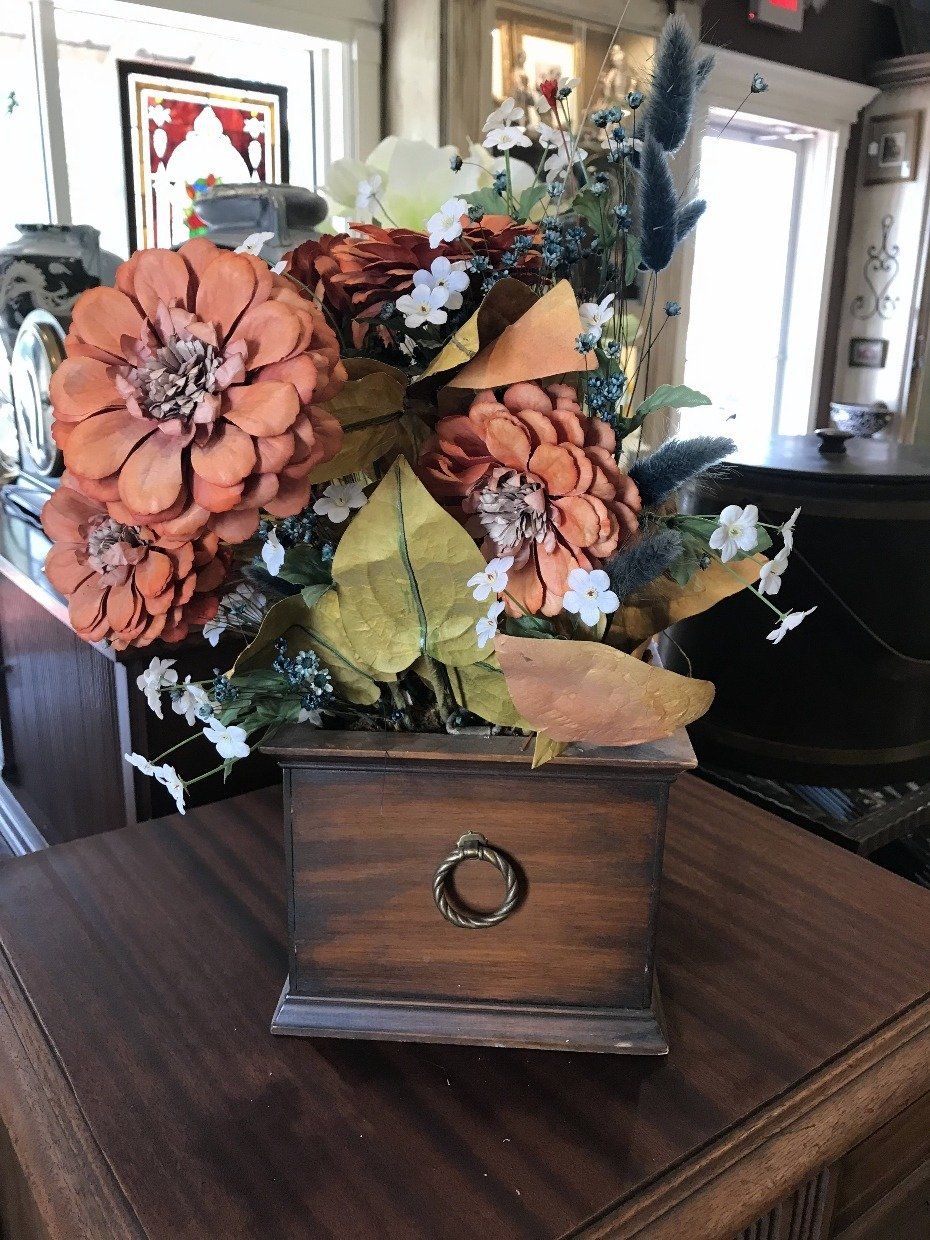 Jardine Planter w Faux Fauna + Presidential Eagle Seal Motif 4