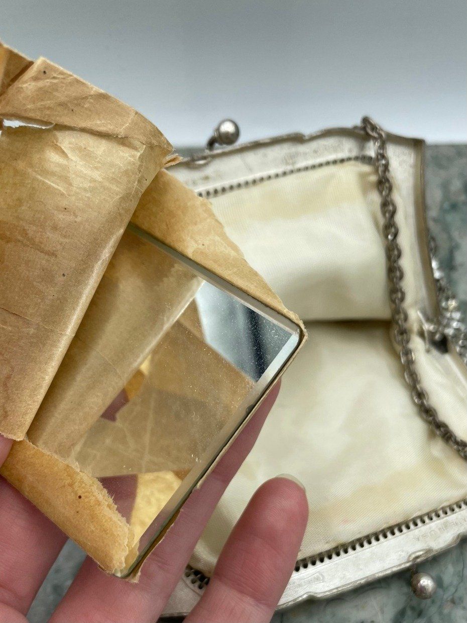 Antique c.1920s Whiting & Davis Silver Tone Chainmail Handbag w Original Novelty Pocket Mirror 4