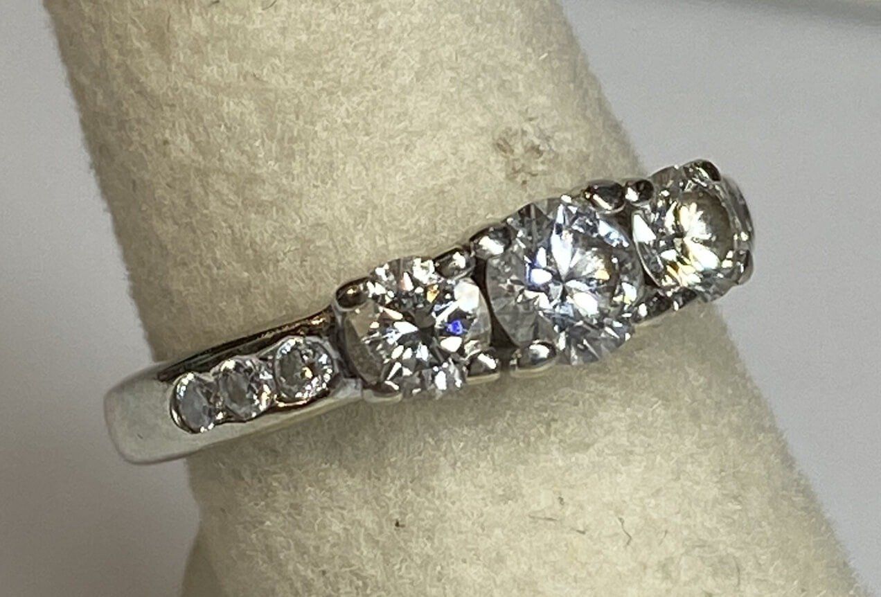 14k Gold Diamond Ring with 9 Diamonds Size 4 1/4 3