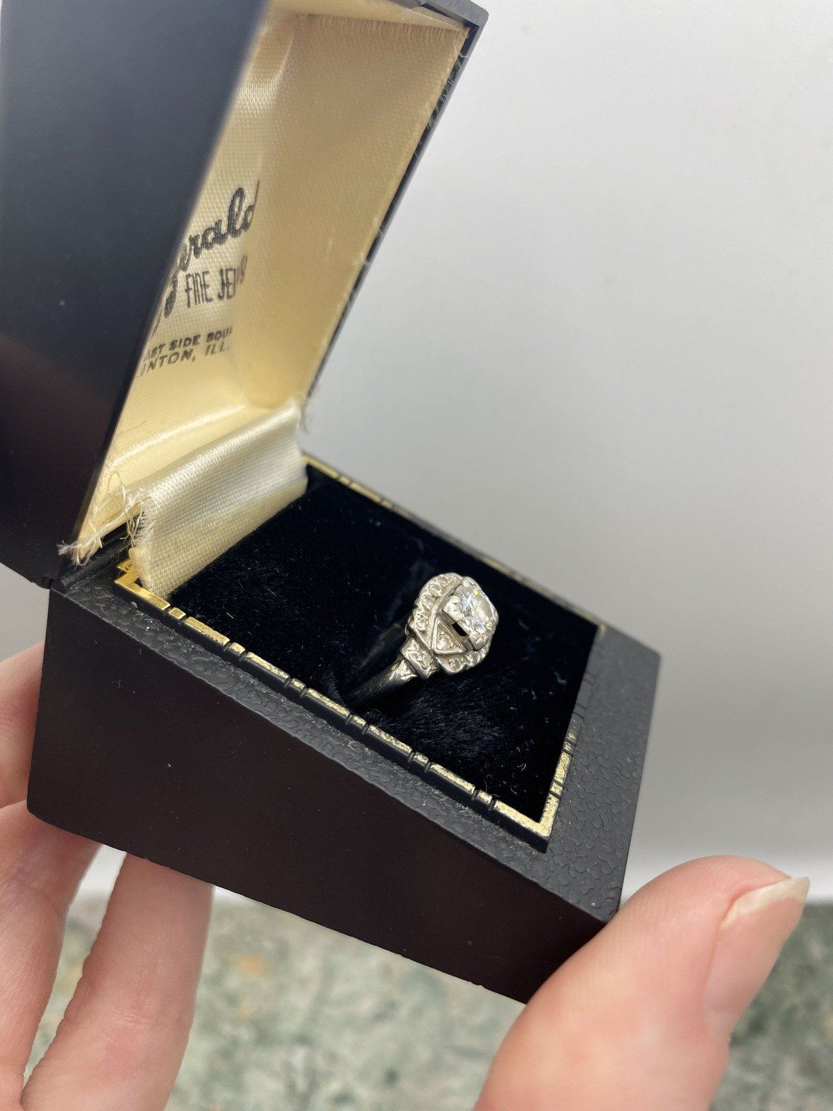Antique c.1920s/30s Art Deco .75ct Center Platinum Crafted Ladies Diamond Engagement Ringj 4