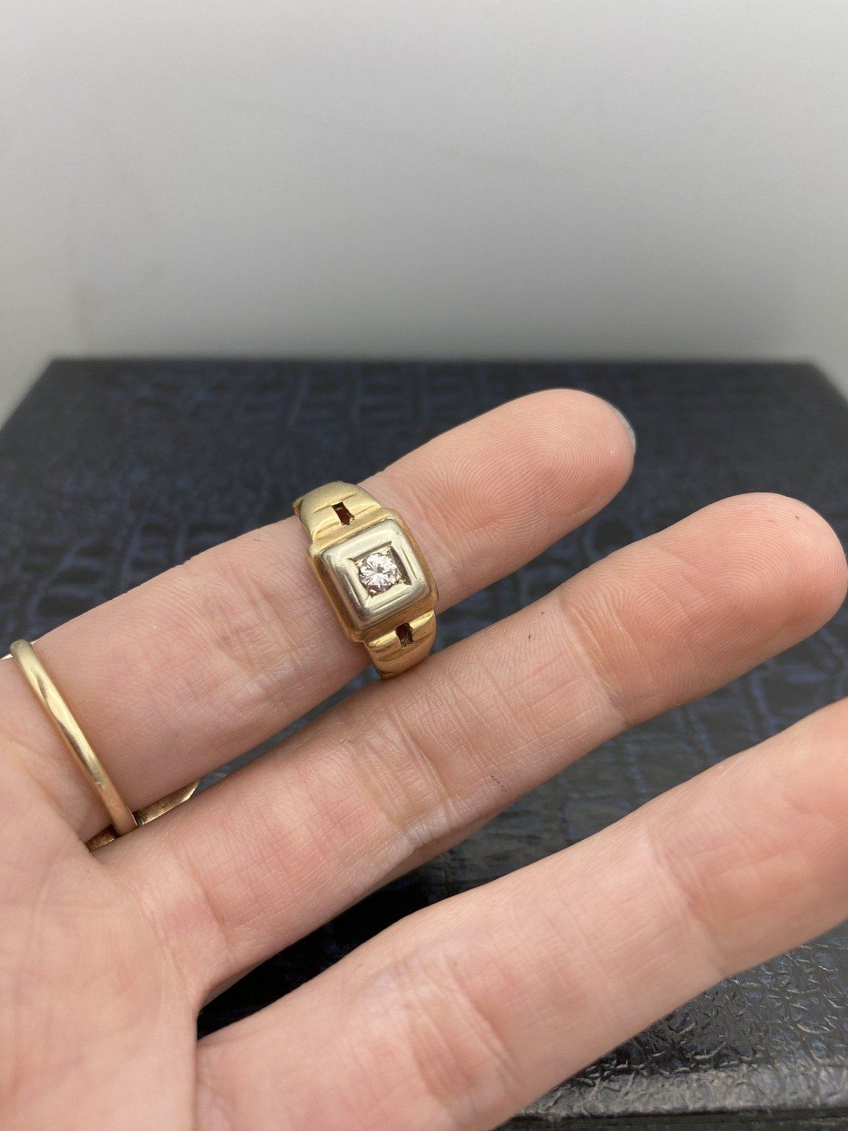 Antique 14k Gold Men's Dual Hue .15ct Diamond Ring w Pierced Shoulder Detail 4