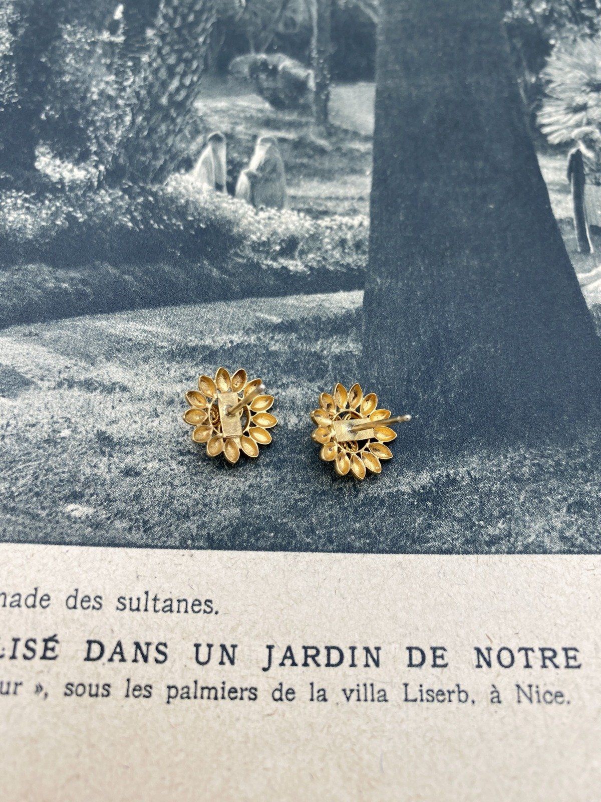 18k Gold Eastern Ornamental Stud Earrings 4