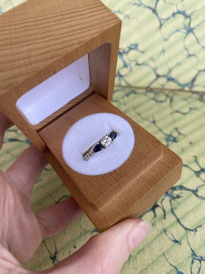 14k White Gold Modern .50ct Diamond Engagement Ring w Pear Cut Sapphire Accents + Diamond Shoulder + Shank Details. Sz 6.75 3