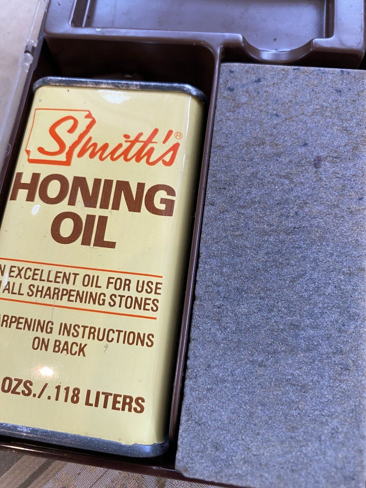 Vintage Smith's Knife Honing Stone + Oil Box Set (NO BONE) -AS IS- 2