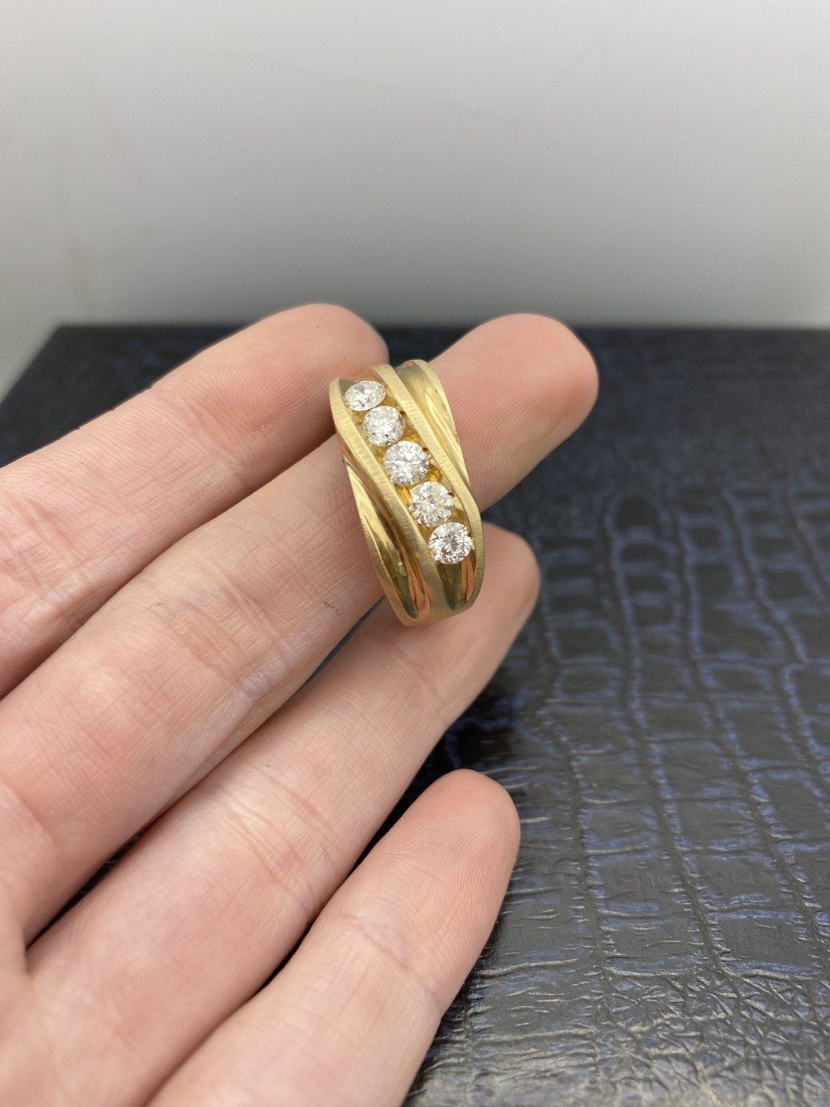 Men's Fancy 14k Gold Brushed Wave Carved 1ctw Diamond Ring Band 4