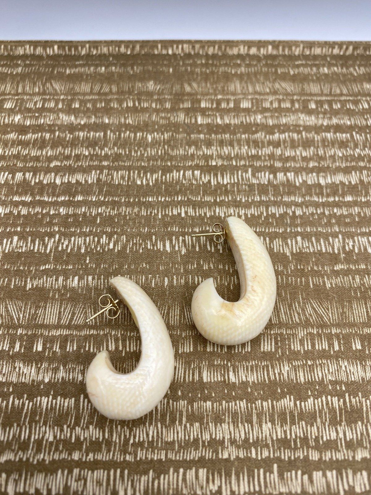 Carved Vintage c.1940s/50s Curved Bone Lobe Drop Earrings w 14k Gold Stud Posts 4
